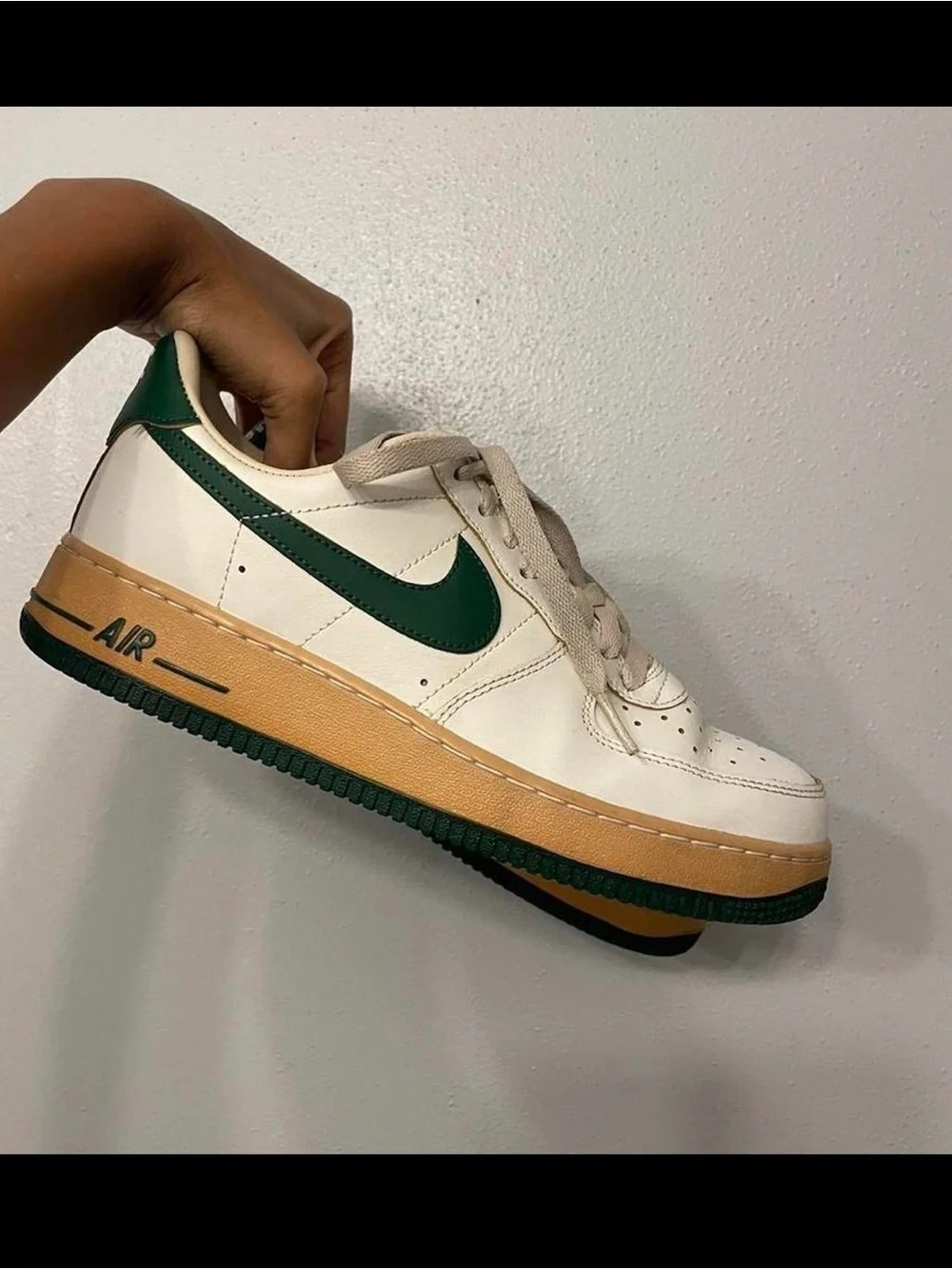 Nike Air Force 1 ‘07 LV8 — Green/Sesame Sneakers